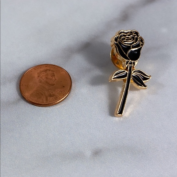 Black Rose 🥀 Enamel Pin/Brooch - Picture 3 of 4